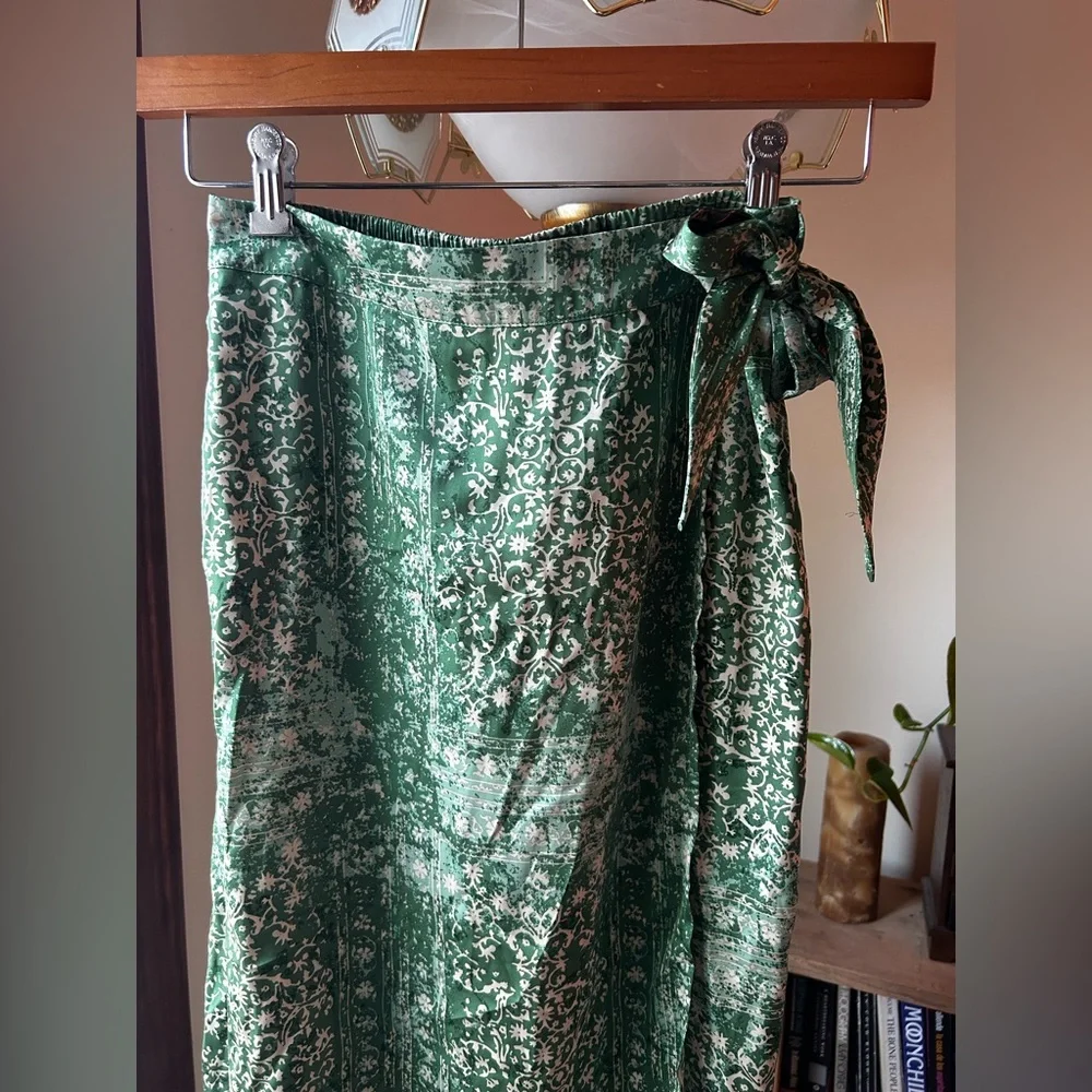Rachel Zoe faux rap skirt batik style block print pattern feels like satin new - Picture 2 of 9